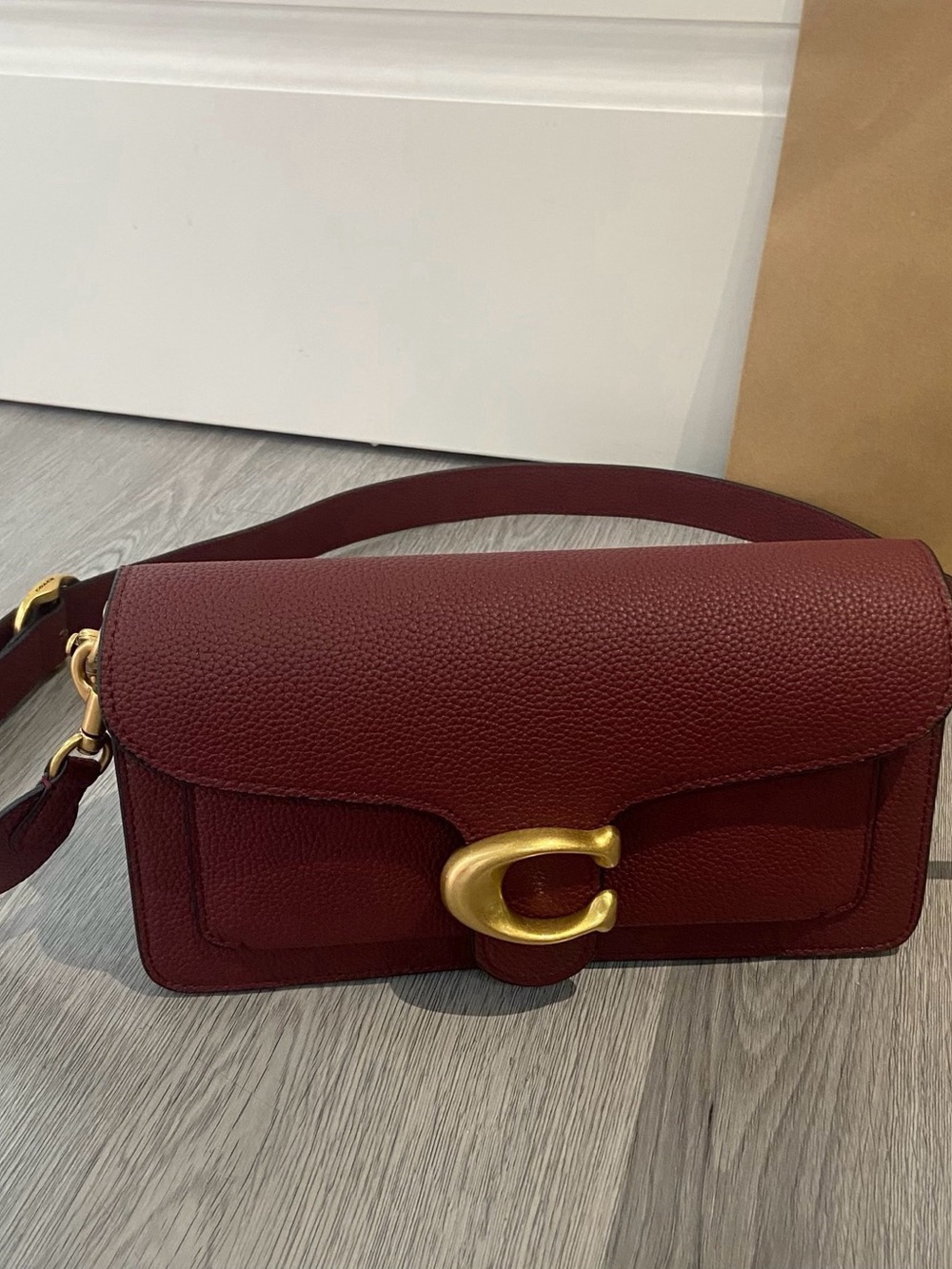 Coach Wine Red Pebbled Leather Crossbody with Gold 'C' Accent - Picture 3 of 9